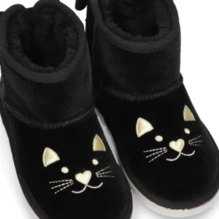 Botitas tipo Australianas niña en terciopelo negro con diseño GATITO.