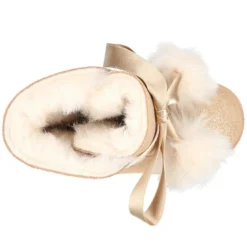Botitas tipo Australianas niña con diseño con POMPONES en piel serraje metalizado.