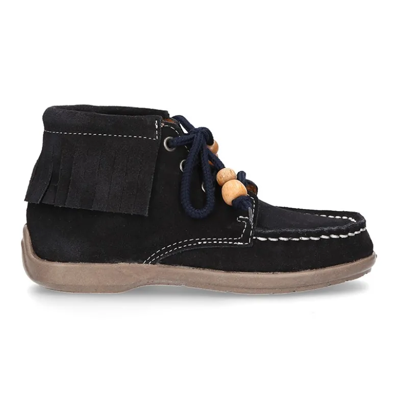 Botita tipo INDIA con flecos y cordones en piel serraje.