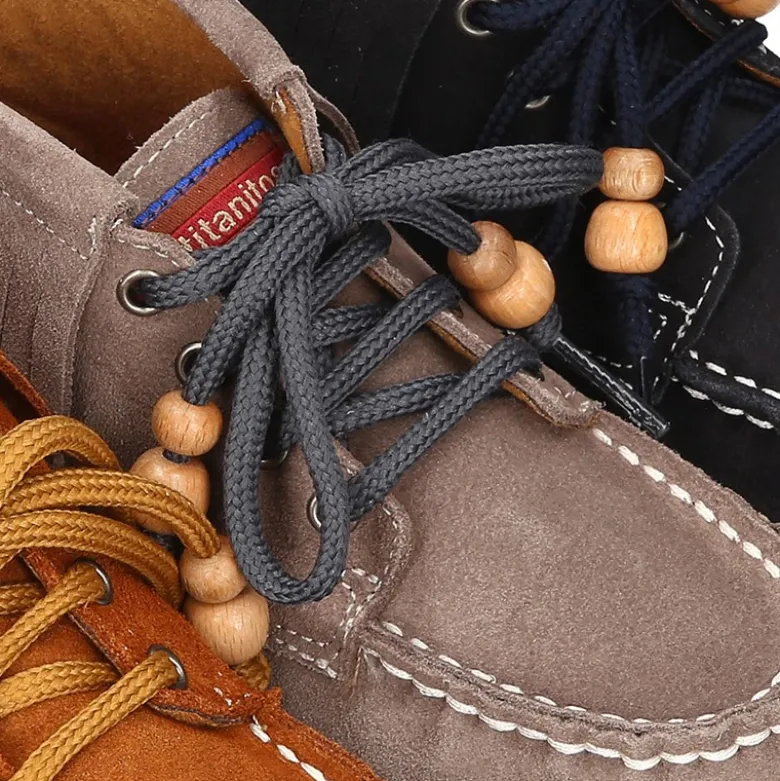 Botita tipo INDIA con flecos y cordones en piel serraje.