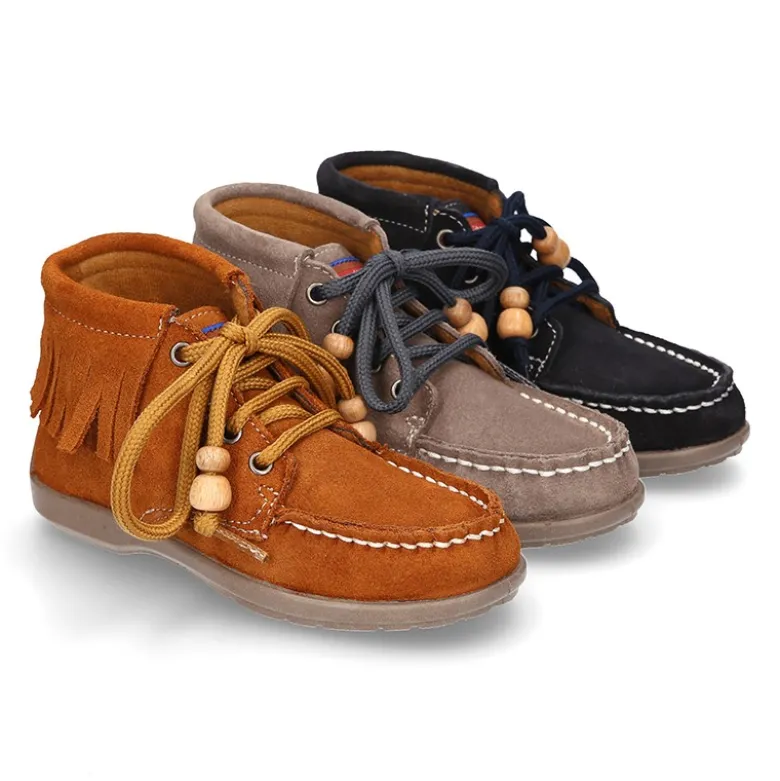 Botita tipo INDIA con flecos y cordones en piel serraje.