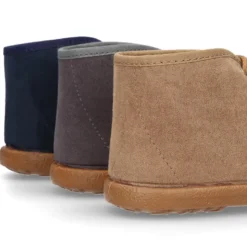 Botita tipo Mocasín Wallabi con cordones en Serratex.