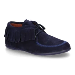 Botita tipo Wallabee con cordones y FLECOS en serraje.