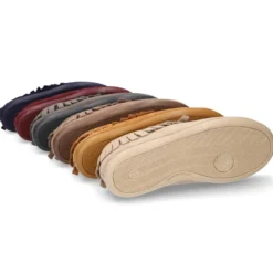 Botita tipo Wallabee con cordones y FLECOS en serraje.