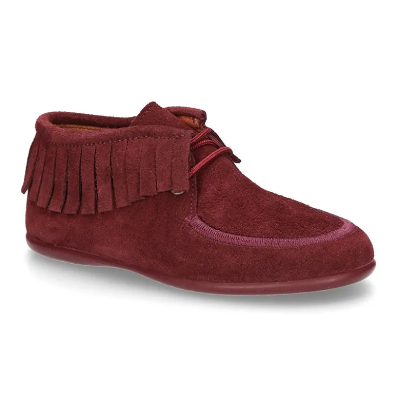 Botita tipo Wallabee con cordones y FLECOS en serraje.