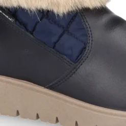 Botín niña con cuello de PELO y suela gruesa en piel napa combinada con nylon.