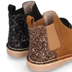 Botín niña con elástico y talonera en GLITTER en piel serraje.