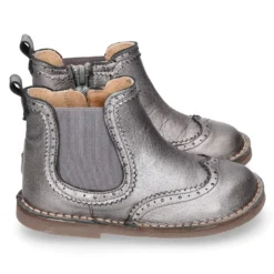 Botín Niños tipo blucher con picados en piel METALIZADA.