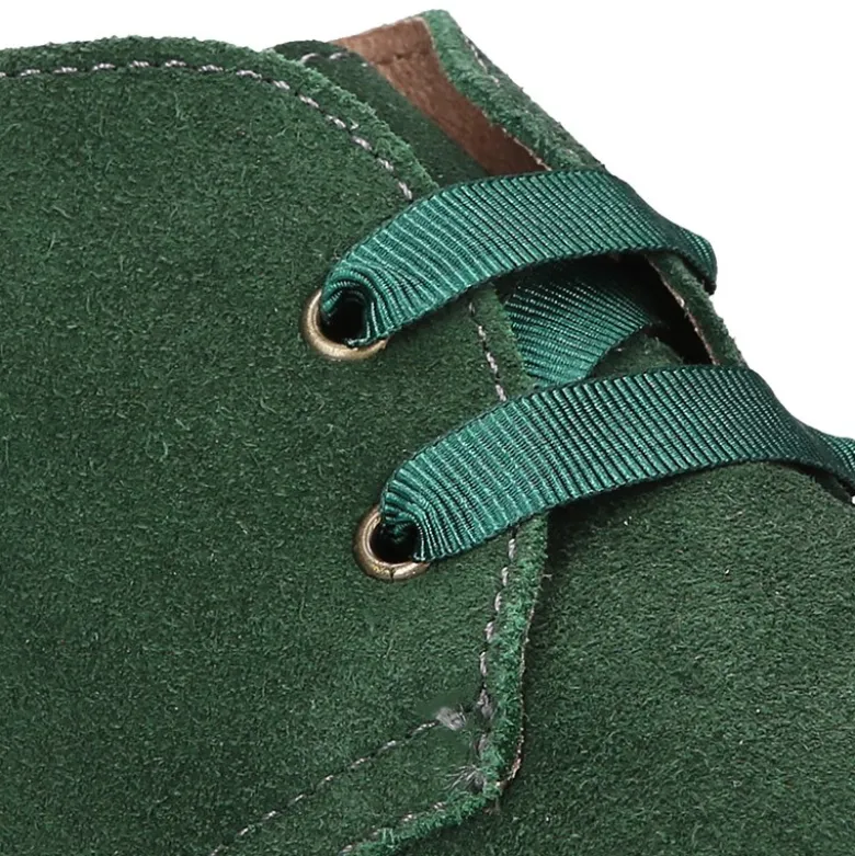 Botín tipo BLUCHER con picados y lazos en piel serraje.