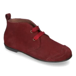 Botín tipo BLUCHER con picados y lazos en piel serraje.