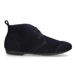 Botín tipo BLUCHER con picados y lazos en piel serraje.