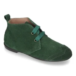Botín tipo BLUCHER con picados y lazos en piel serraje.