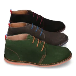 Botín tipo blucher para vestir con cordones, suela y cosidos a contraste en serraje.