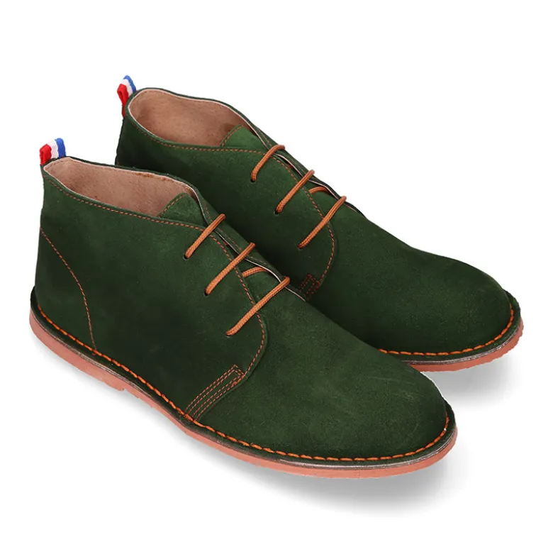 Botín tipo blucher para vestir con cordones, suela y cosidos a contraste en serraje.