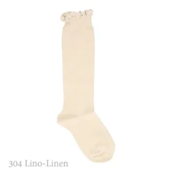 CALCETÍN ALTO PUNTO LISO CON PUNTILLA EN PUÑO DE CONDOR.