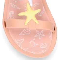 Cangrejera niña tipo sandalia en forma de T con ESTRELLAS en rosa.