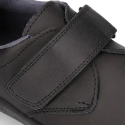 Colegial niños tipo Blucher sin cordones y con puntera en piel lavable.