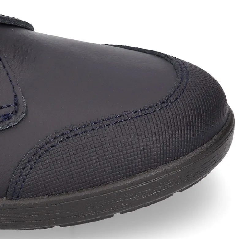 Colegial niños tipo Blucher sin cordones y con puntera en piel lavable.