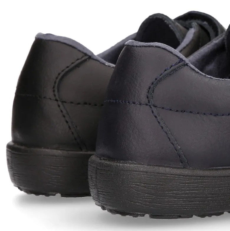 Colegial niños tipo Blucher sin cordones y con puntera en piel lavable.