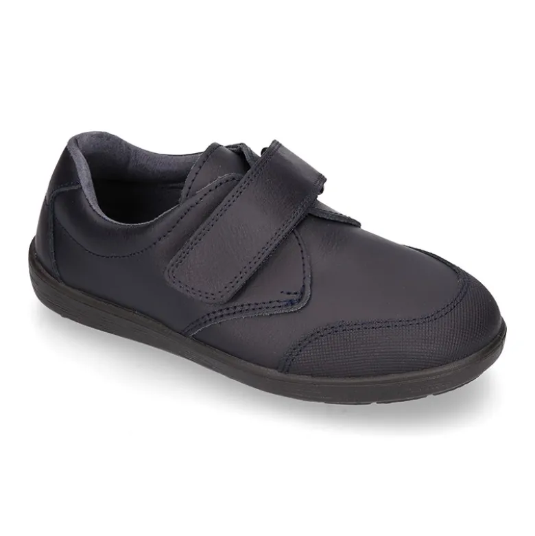 Colegial niños tipo Blucher sin cordones y con puntera en piel lavable.