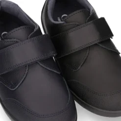 Colegial niños tipo Blucher sin cordones y con puntera en piel lavable.