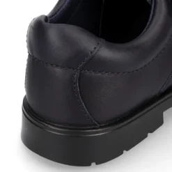 Colegial niños tipo Blucher sin cordones y con puntera reforzada en piel lavable.