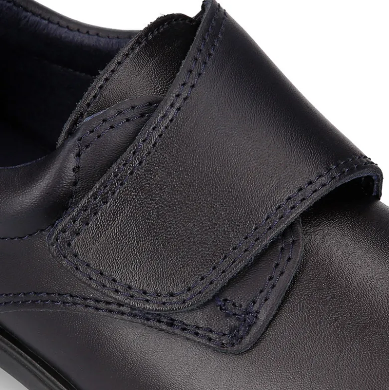 Colegial niños tipo Blucher sin cordones y con puntera reforzada en piel lavable.