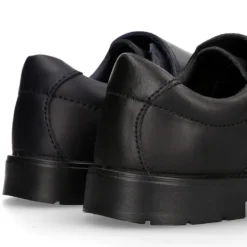 Colegial niños tipo Blucher sin cordones y con puntera reforzada en piel lavable.