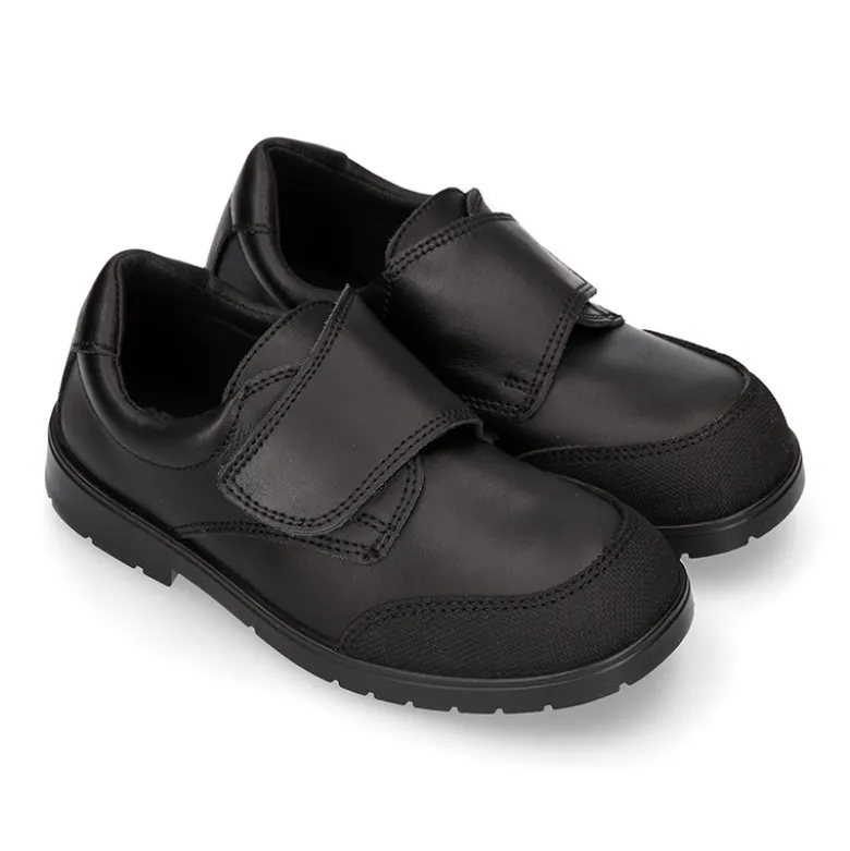 Colegial niños tipo Blucher sin cordones y con puntera reforzada en piel lavable.