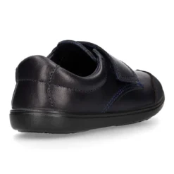 Colegial niños tipo Blucher sin cordones y con puntera reforzada en piel lavable.