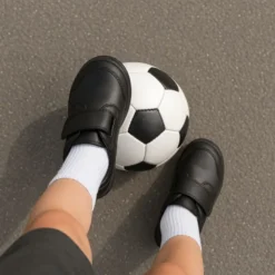 Colegial niños tipo Blucher sin cordones y con puntera reforzada en piel lavable.