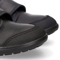 Colegial niños tipo Blucher sin cordones y con puntera reforzada en piel lavable.