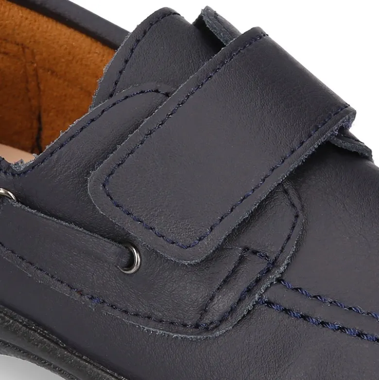 Colegial niño tipo Náutico piel lavable sin cordones.