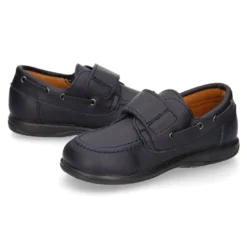 Colegial niño tipo Náutico piel lavable sin cordones.