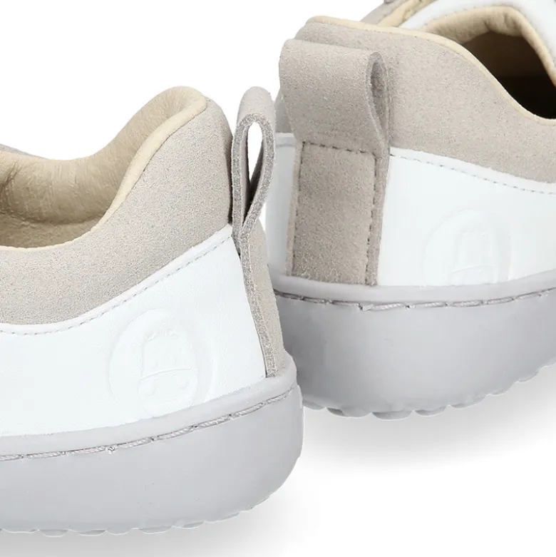 Deportiva BAREFOOT niños con cordones elásticos y cierre adherente.