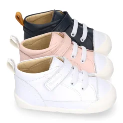 Deportiva botita niños Blanditos by Crio’s sin cordones y elásticos en piel.