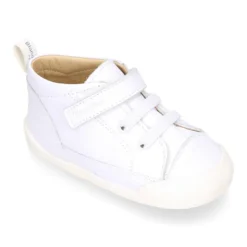 Deportiva botita niños Blanditos by Crio’s sin cordones y elásticos en piel.