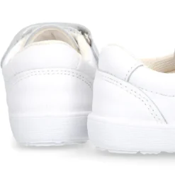 Deportiva colegial niños clásica sin cordones y puntera reforzada en piel lavable.
