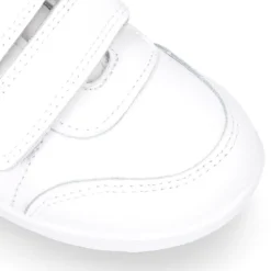 Deportiva colegial niños clásica sin cordones y puntera reforzada en piel lavable.