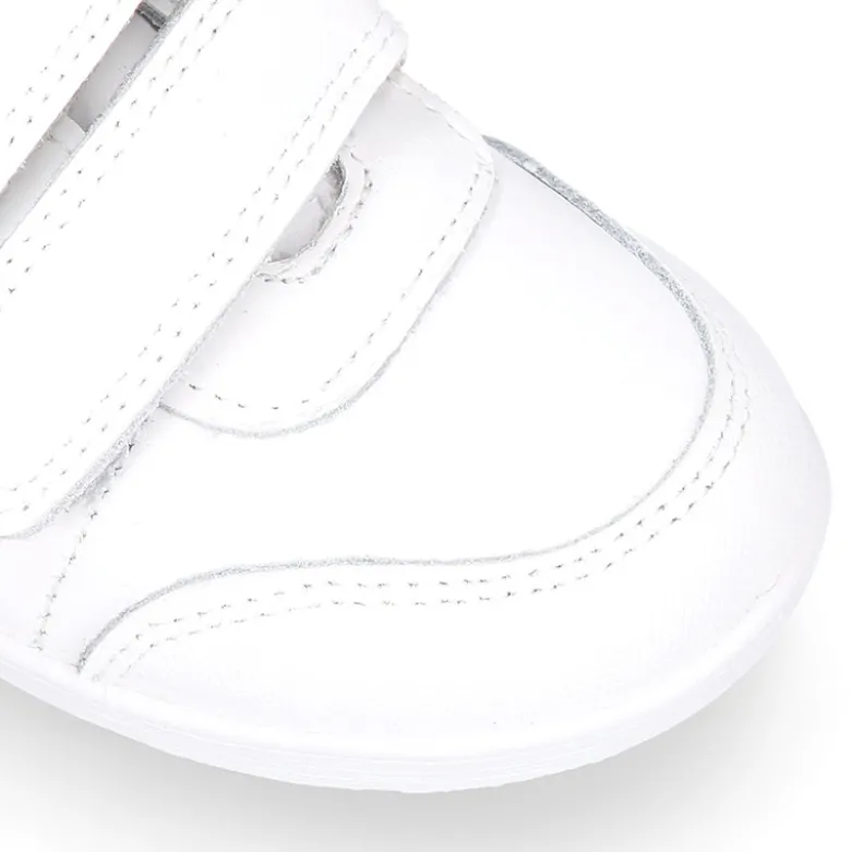 Deportiva colegial niños clásica sin cordones y puntera reforzada en piel lavable.
