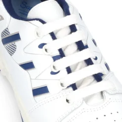 Deportiva colegial niños mayores con cordones.