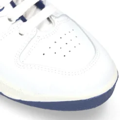 Deportiva colegial niños mayores con cordones.