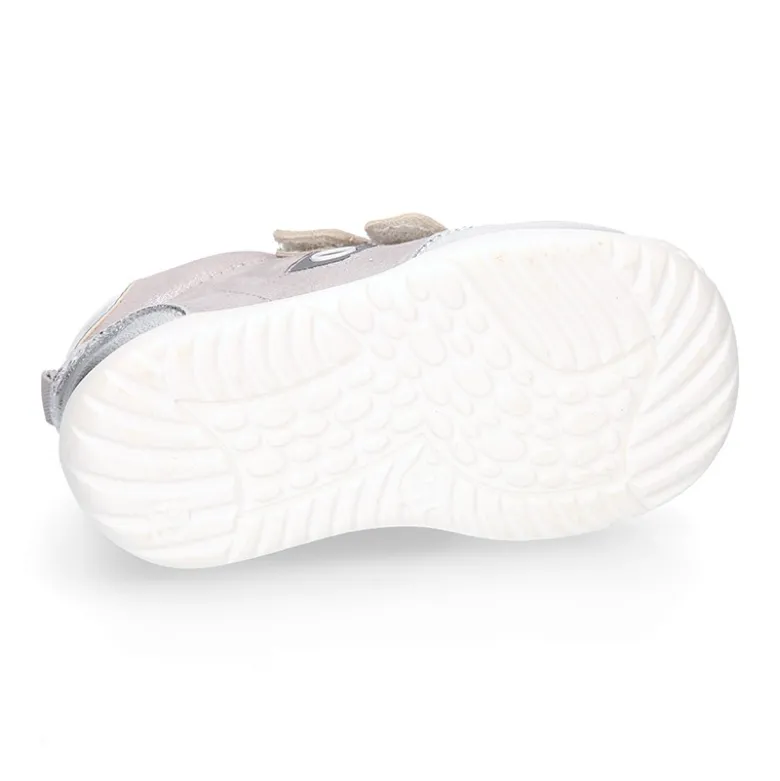 Deportiva niña OKAA FLEX sin cordones y puntera en color Plata.