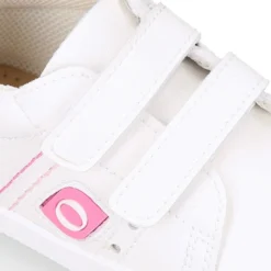 Deportiva niña OKAA FLEX sin cordones en color Blanco.