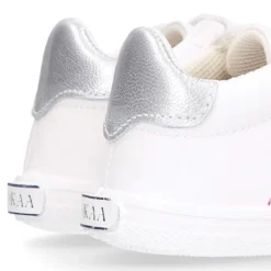 Deportiva niña OKAA FLEX sin cordones en color Blanco.