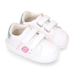 Deportiva niña OKAA FLEX sin cordones en color Blanco.