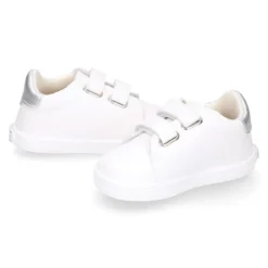 Deportiva niña OKAA FLEX sin cordones en color Blanco.