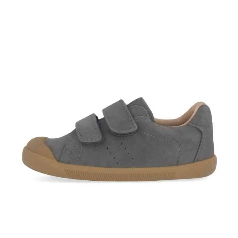 Deportiva niño BAREFOOT súper flexible en color gris