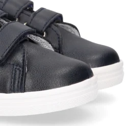 Deportiva niño OKAA FLEX sin cordones en color azul marino con cuero.