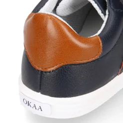 Deportiva niño OKAA FLEX sin cordones en color azul marino con cuero.